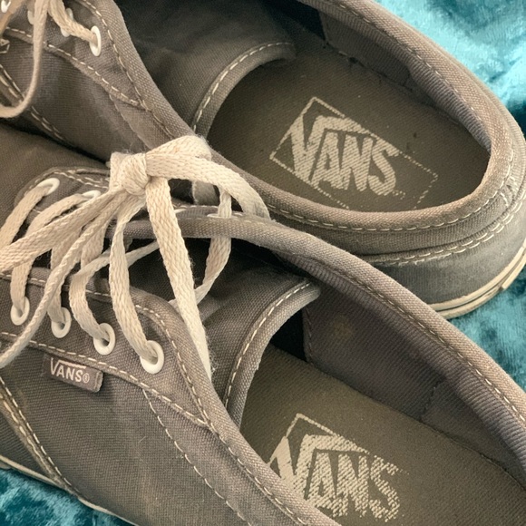 Vans - Picture 3 of 4
